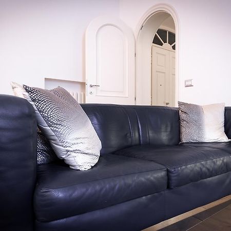 Como Design Apartment - Bymyhomeincomo Luaran gambar